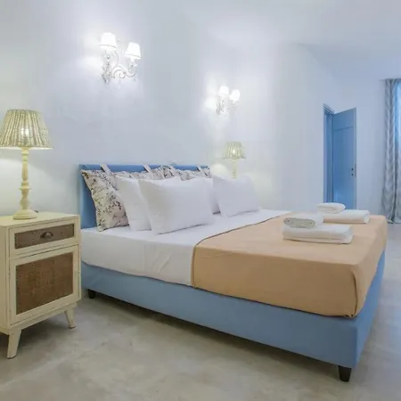 Paros Sleeps 7 Pool Air Con Wifi Villa