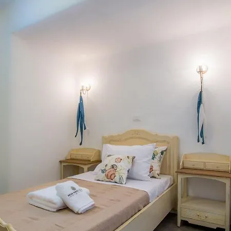 Paros Sleeps 7 Pool Air Con Wifi Páros