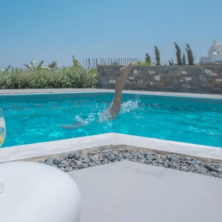 Paros Sleeps 7 Pool Air Con Wifi *