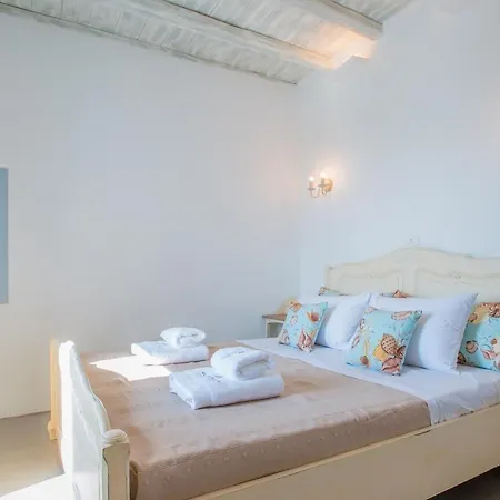 Paros Sleeps 7 Pool Air Con Wifi * Parikia (Paros)