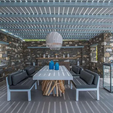 Paros Sleeps 7 Pool Air Con Wifi Villa